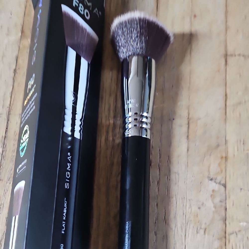 Sigma Beauty F80 Flat Kabuki Brush - Black and Silver